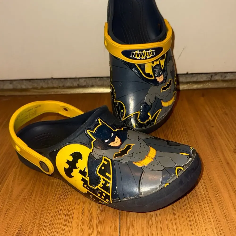 Crocs Batman Clogs Kids J3 Black Yellow DC Comics Slip-On Shoes